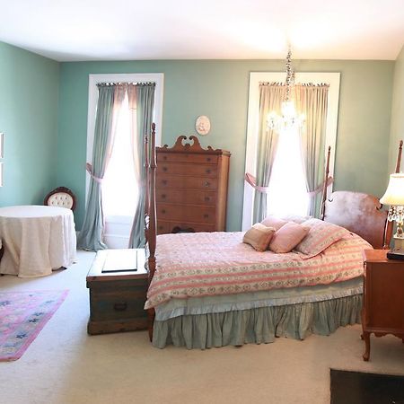 Bed and Breakfast MacKechnie House Cobourg Exterior foto