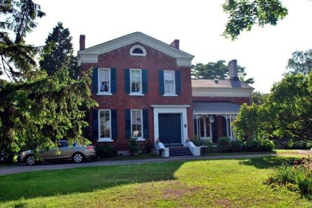 Bed and Breakfast MacKechnie House Cobourg Exterior foto