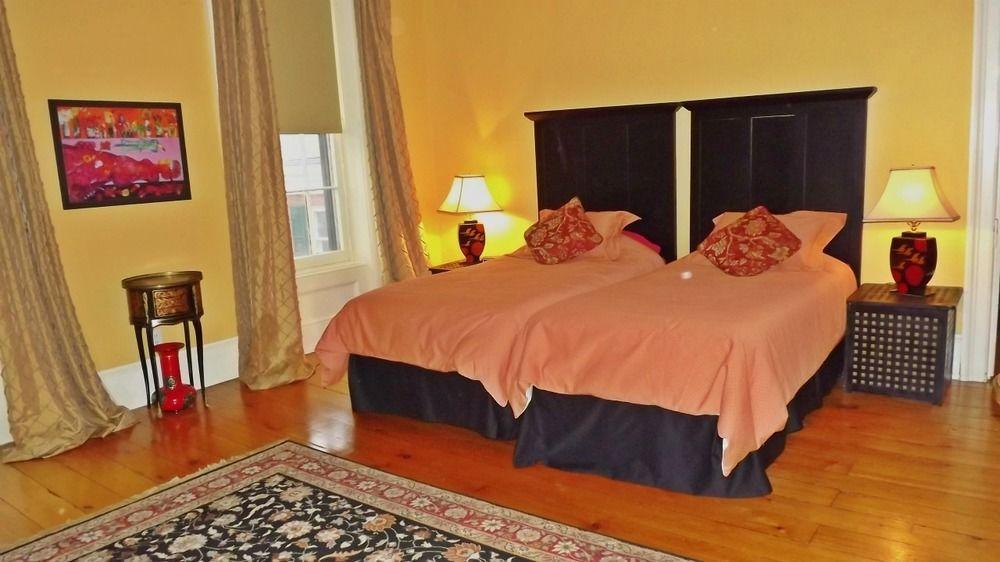 Bed and Breakfast MacKechnie House Cobourg Exterior foto