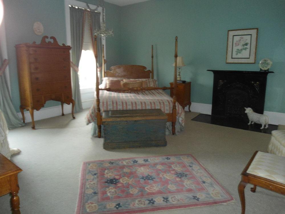Bed and Breakfast MacKechnie House Cobourg Exterior foto