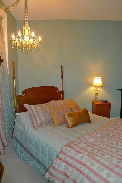 Bed and Breakfast MacKechnie House Cobourg Exterior foto